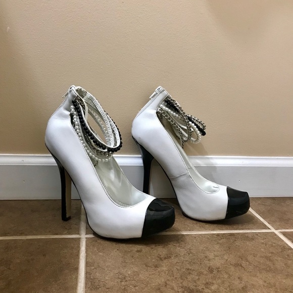 White Bebe heel with chain ankle straps - Picture 3 of 7